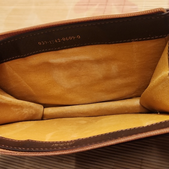 Gucci Vintage Brown Leather Structured Pouch - Picture 9 of 12
